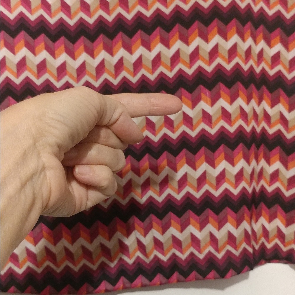 Multi colored patterned topπ - Picture 8 of 8